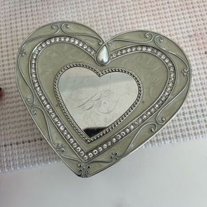 Heart shaped jewelry holder